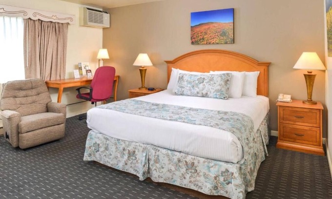 Solvang Hotel | Rich in History! Pool, Continental Bfast, Near Elverhøj Museum of History & Art!