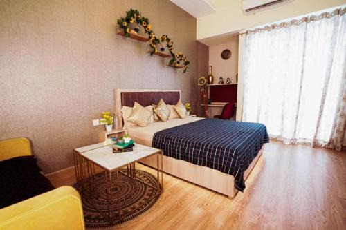 Greater Noida Apartamento | Richa's Home at Gaur Mall