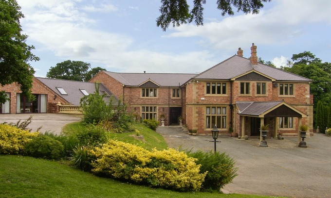 Saint Asaph Cabaña | Richmond Hall, ST ASAPH