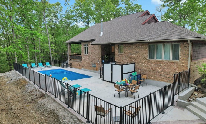 Sugar Grove Casa | Rickenbacker Ridge sleeps 13 w/ heated pool+hot tub+firepit+game room !