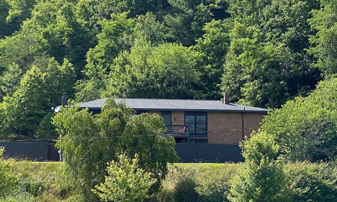 Horse Shoe Casa | Ride, Hike, and Fish Out the Back Door - Pisgah Base Camp - Mills River!