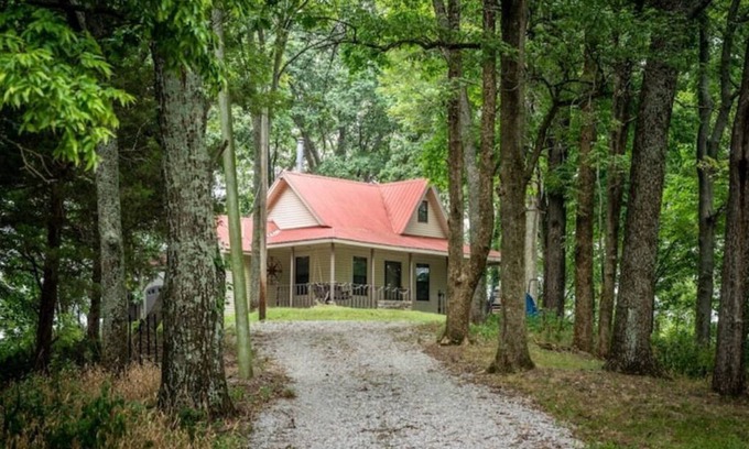 Dixon Springs Cabina | Ride. Rest. Repeat. Check out our reviews on the "other" site.