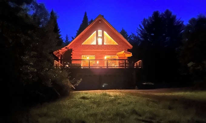 Stark Cabina | Ride right from this trailside cozy cabin in the woods with private pond.