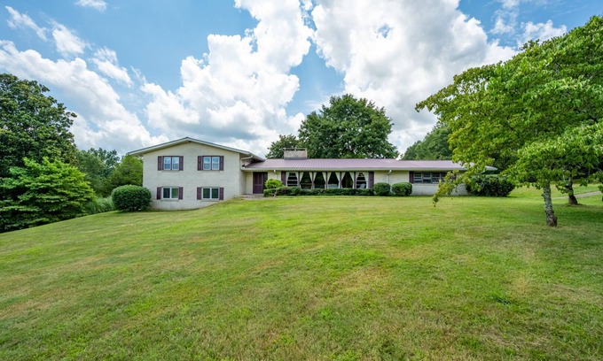 Clarkesville Casa | Riders Base, Hot Tub, Privacy, Pool Table, Firepit, Huge yard, 14 miles to Helen