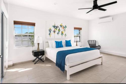 Cockburn Town Casa | Ridge 3 BDR Villa Grand Turk