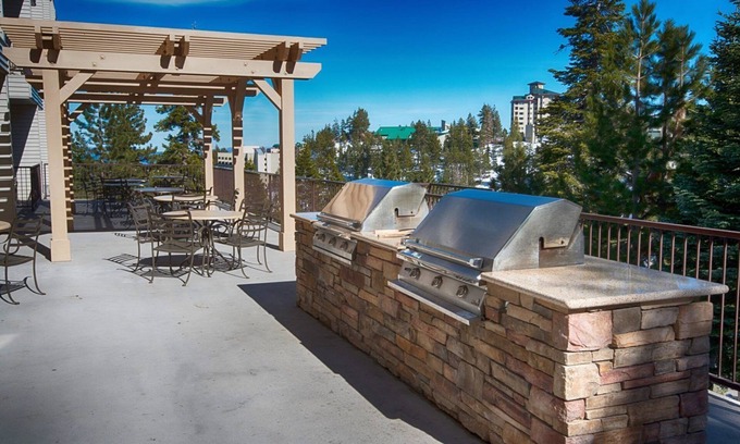 Tahoe Village Hotel | Resorts en Ridge Pointe