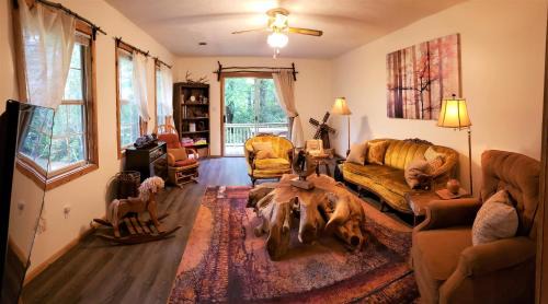 Helen Casa | Ridge Retreat at Hearthstone Cabins and Camping - Pet Friendly