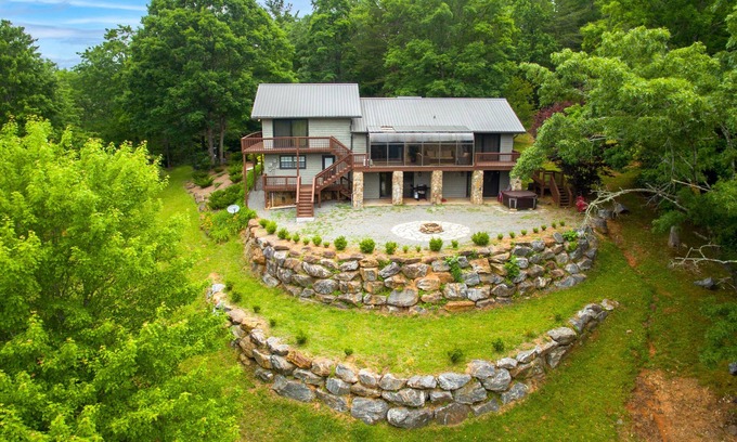 Hiawassee Cabina | Ridge View - Hot Tub-Fireplace-Fire Pit