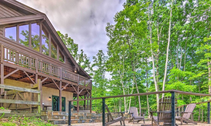 Vein Mountain Cabina | 'Ridgetop View' Nebo Cabin: Hot Tub, Fire Pit