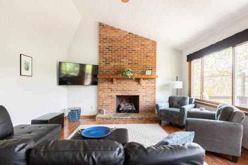 Burnsville Casa | Ridgetop views near Asheville w/Private Hot Tub