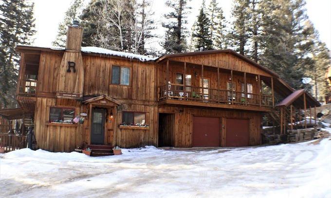 Red River Casa | Ridgeview Lodge Deluxe - In Town - Jacuzzi Tub