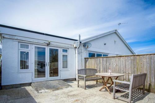 Tenby Casa | Ridgeway Hideaway - 1 Bedroom Holiday Home - Manorbier
