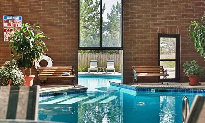 Wenatchee Casa | Right Near Downtown! Amazing Room, Indoor/Outdoor Pool, Enjoy the Fantastic View