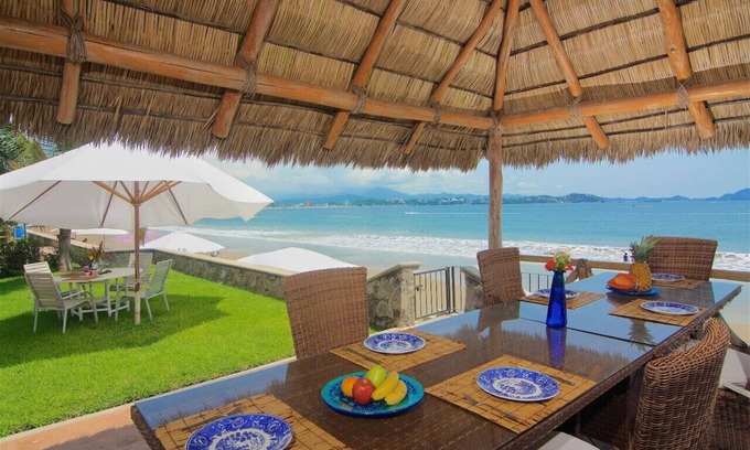 Manzanillo Casa | Right on beautiful sandy beach in gated community