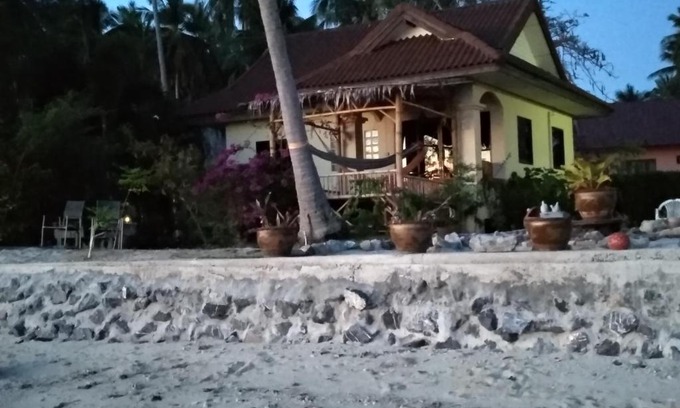 Thong Krut Casa | Right on the beach house