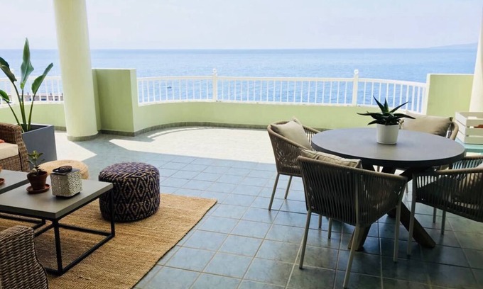 Radazul Apartamento | Primera linea de la playa apartamento tranquilo con una gran terraza y fibra
