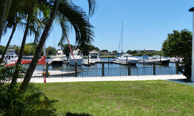 Whitfield Hotel | A la derecha en Marina Waterfront - Suite 117 - 7150 N Tamiami Tail, Sarasota Florida