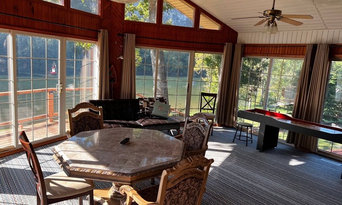 Norfork Casa | Right on the White River! Stunning views! Fish, hike, or just relax!