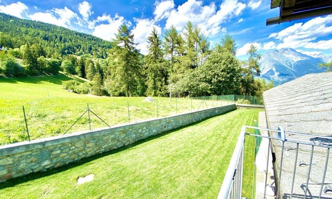 Gignod Cabina | Rilassante Baita con Giardino Recintato
