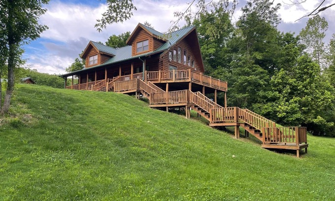 Clarkridge Cabina | Rim Shoals River Cabin - private boat dock, walk-in fishing access sleeps 14