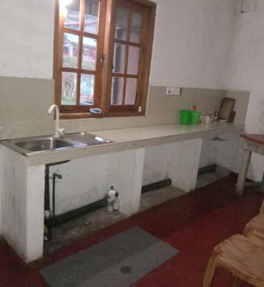 Eravur Pattu Hotel | Rimadi Lake Guest Inn