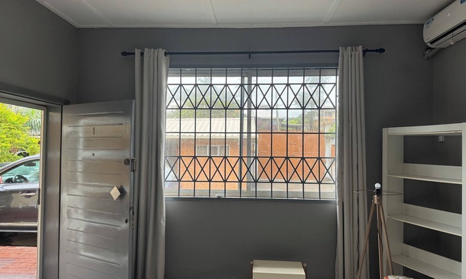 Monrovia Apartamento | Rimal