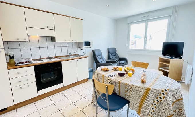Forges-les-Bains Apartamento | Rimbaud: Apartment 300 metres from the thermal baths (public parking)