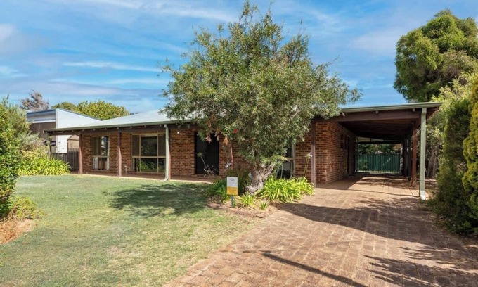 Dunsborough Casa | Ringtails, walk to town and beach