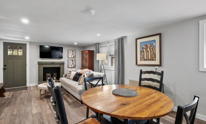 Bradford Cabina | Riptide Cottage: Adorable Yr Round Cottage in Bradford