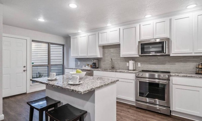 Bedford Casa | Rise at the Transitional getaway. Central Location