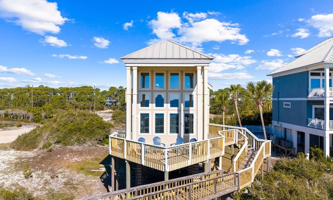 East End Casa | Rising Sun: Cozy 2 BR Beachfront Home on East End- Sleeps 8, Pet Friendly!