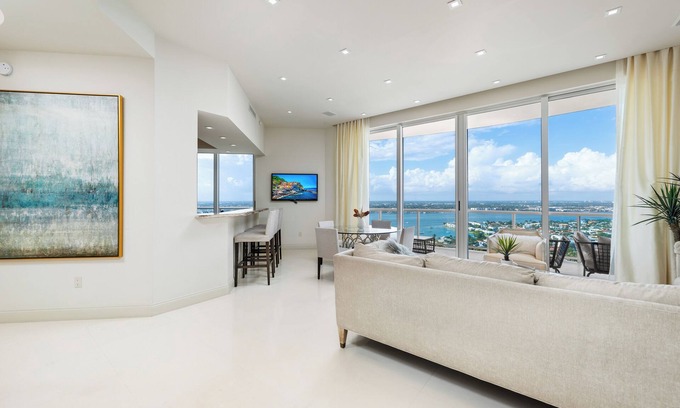 Singer Island Condominio | Ritz-Carlton Oceanfront Penthouse - Hotel Amenities ★★★★★ by Guaranteed Rental™