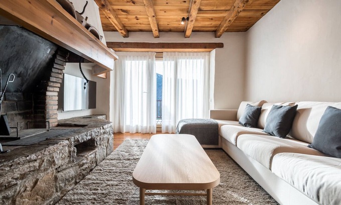 Baqueira Chalet De Esquí | Riu Nere by Totiaran
