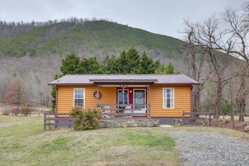 Hot Springs Casa | River Access and Hot Tub Cozy Hot Springs Cabin