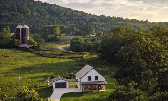 Rock Island Casa | River Access, Mountain View, Game Rm/Pet friendly!