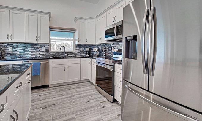 Long Meadow Casa | River Bank | Pool | Canal view | 2 Bed, 1 Bath