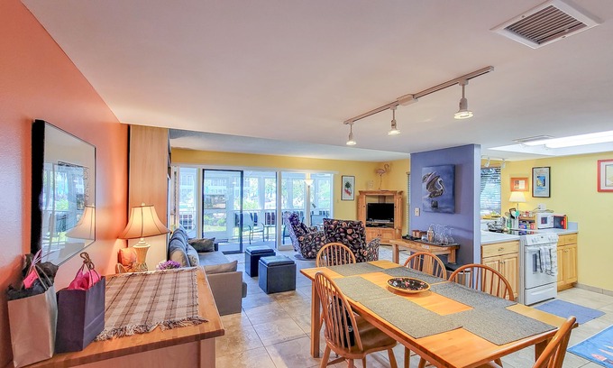 Welaka Condominio | River Bend Resort - Pool/River View 1BR #A101