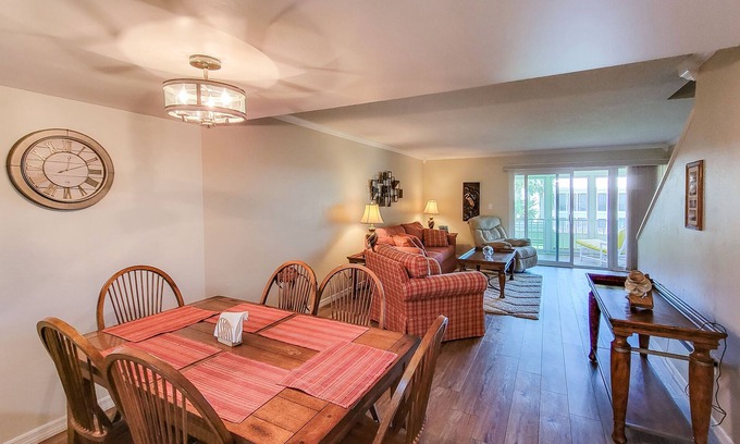 Welaka Condominio | River Bend Resort - Pool View 2BR, 2nd floor #A206