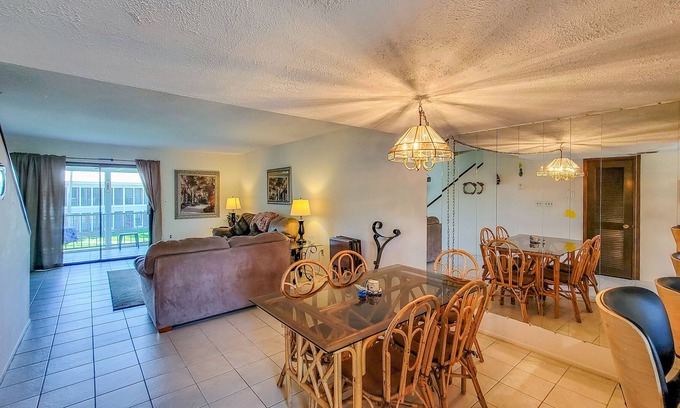 Welaka Condominio | River Bend Resort - Pool View 2BR, 2nd floor #A205