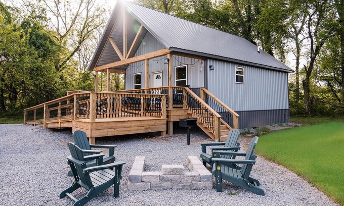 Jamestown Cabina | River Boat Ramp~Private HotTub~Lake Cumberland~Firepit~Pickleball~Playground