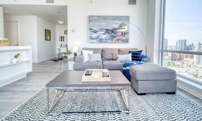 Bridgeland Condominio | River & Calgary Tower Views from High Rise Condo