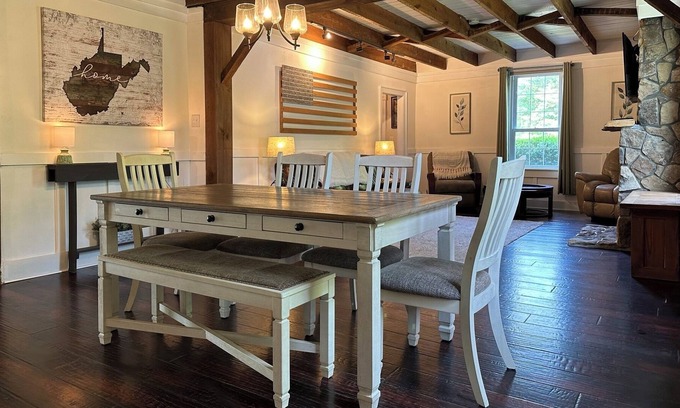Bakerton Otro | River Chase - Historic Farmhouse on the Potomac!
