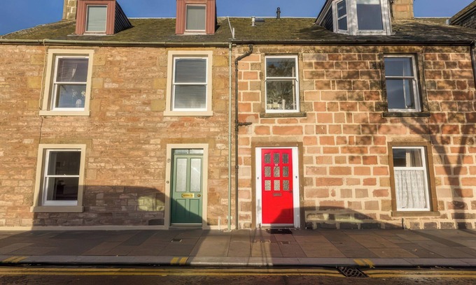 Inverness City Centre Cabaña | RIVER COTTAGE, family friendly, with open fire in Inverness