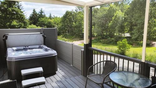 East Lewiston Apartamento | River Cottage Hot tub spa