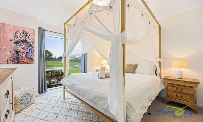 Seymour Casa | River Dais Summary: L