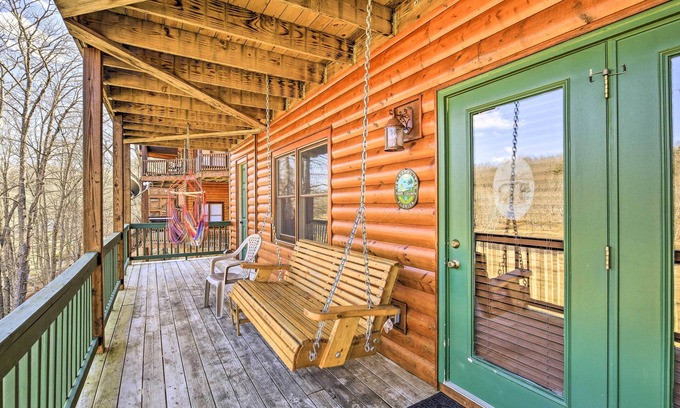 Piney Creek Cabina | 'River Dream Cabin' on New River w/ Deck, Fire Pit