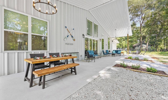 High Springs Casa | River Front Barndo- 30 mins to UF and UF Health Shands