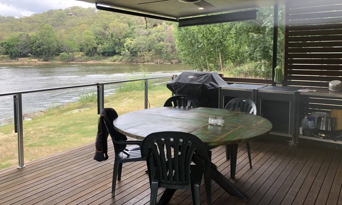 Lower Portland Cabina | River Front Cabin in Cornelia Ski park