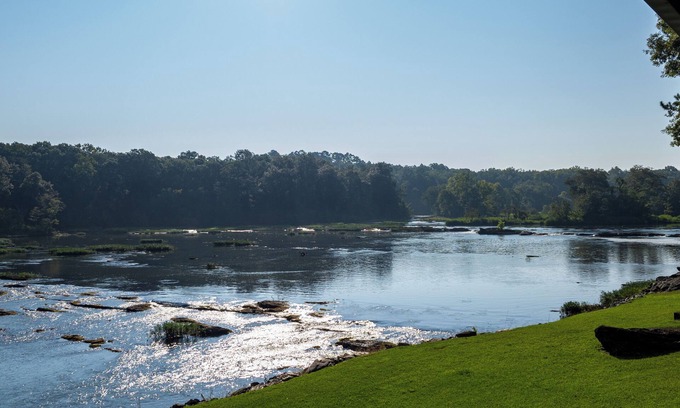 Dadeville Cabina | River Front Cabin - Fish, Kayak, Relax 40 min. to Auburn, 1 hr. to Talladega