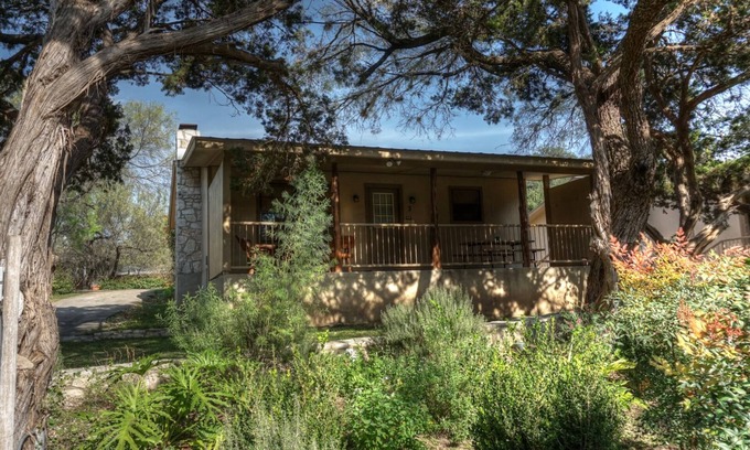 Sabinal Cabina | River Front cabin with access to shared pool!